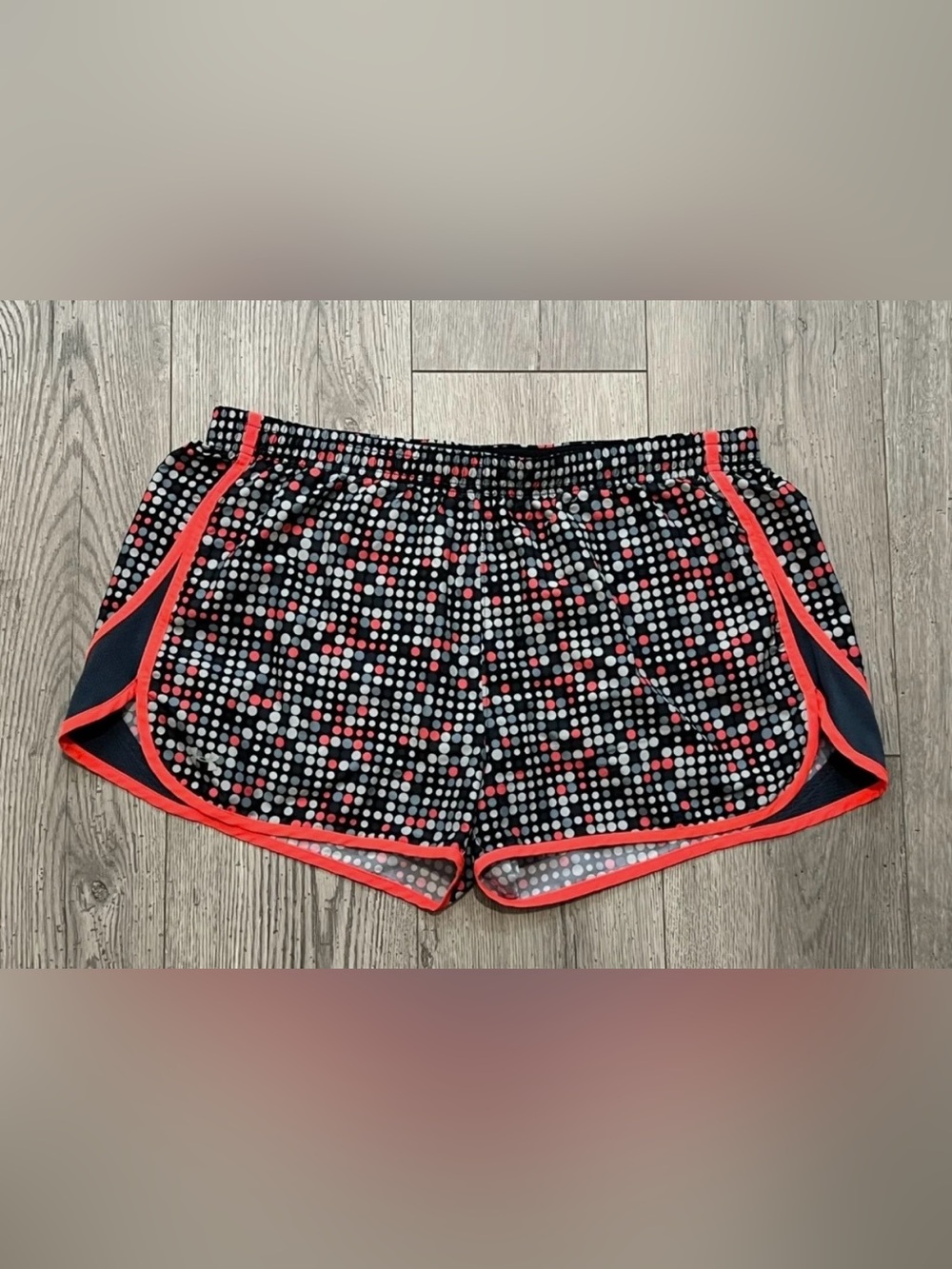 XL Women UNDER ARMOUR Printed Running Shorts Loose HeatGear Pockets Escape 3"